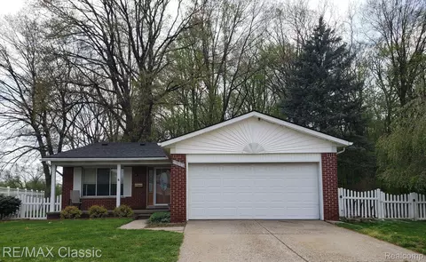 1680 Westwood Dr, Madison Heights, MI 48071
