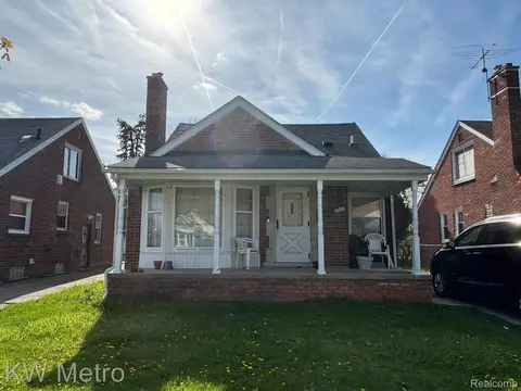 9045 Warwick St, Detroit, MI 48228