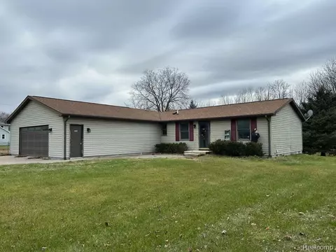 309 N 1st St, Chesaning, MI 48616