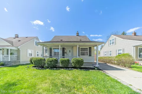 1313 Oakley Rd, Clawson, MI 48017