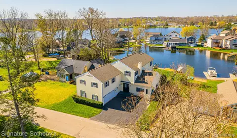 9355 Buckingham St, White Lake, MI 48386