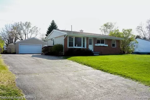 2539 Peters St, Orion, MI 48359
