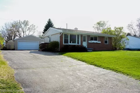 2539 Peters St, Orion, MI 48359