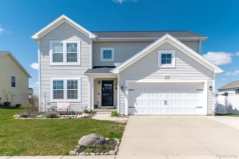 3560 Amber Oaks Dr, Howell, MI 48855
