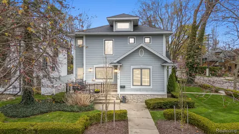 720 Pierce St, Birmingham, MI 48009