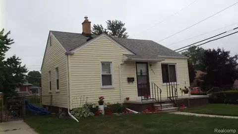 951 Hudson St, Wyandotte, MI 48192