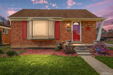 271 Gilman St, Garden City, MI 48135