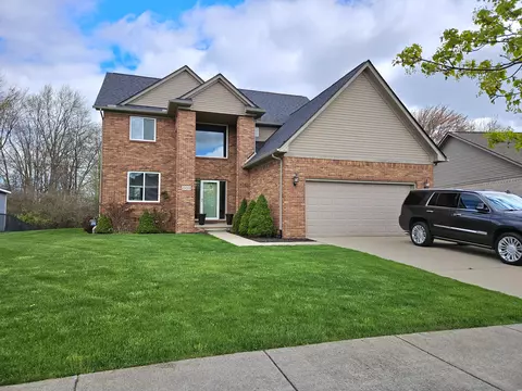 29213 Franklin Cir, Flat Rock, MI 48134