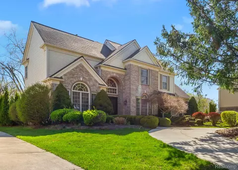 47525 Fox Run Dr, Canton, MI 48187