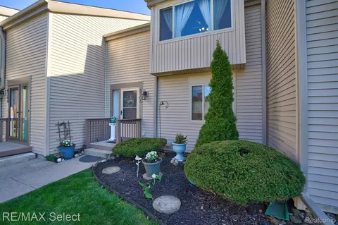 6306 Laurentian Crt Ct, Flint, MI 48532