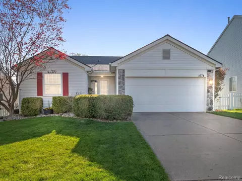 1674 Newgate Ln, Howell, MI 48843