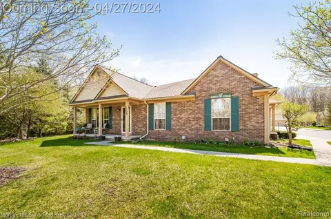 4150 Stonebridge, Holly, MI 48442
