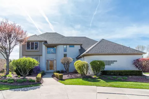 22325 Antler Dr, Novi, MI 48375