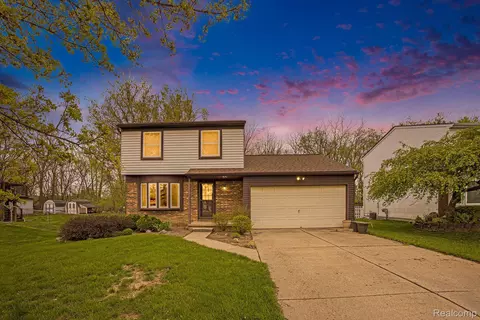2927 Corinthia Dr, Rochester Hills, MI 48309