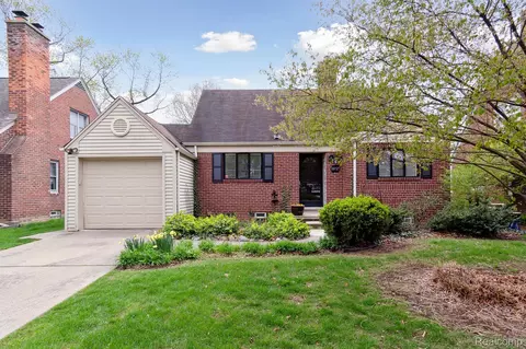 10725 Borgman Ave, Huntington Woods, MI 48070