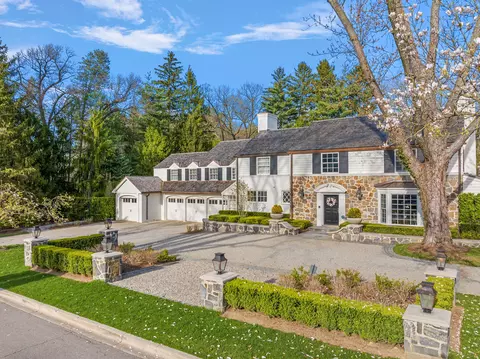 490 Martell Dr, Bloomfield Hills, MI 48304