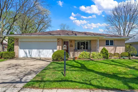 34736 Bristol St, Livonia, MI 48154
