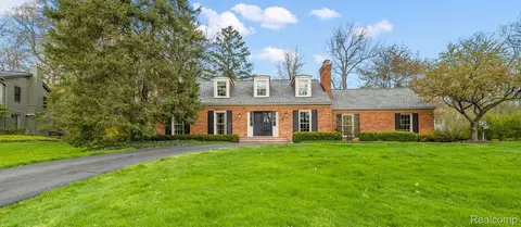 761 N Valley Chase Rd, Bloomfield Hills, MI 48304