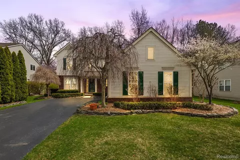 80 Ridge Field Crt Ct, Oxford, MI 48371