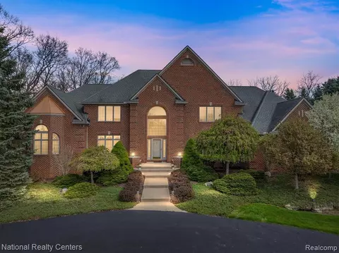 4396 Hickory Rdg, Plymouth, MI 48170