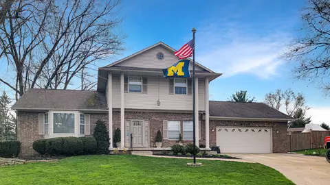 9117 Pine Bluff Dr, Flushing, MI 48433