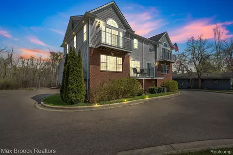 2036 Decker Rd, Walled Lake, MI 48390
