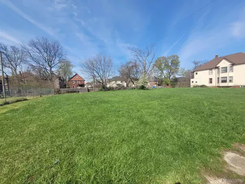 2939 Sheridan St, Detroit, MI 48214