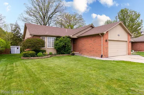 23517 Lauren Dr, Macomb, MI 48042