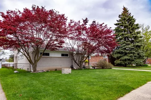 31716 Dover St, Garden City, MI 48135