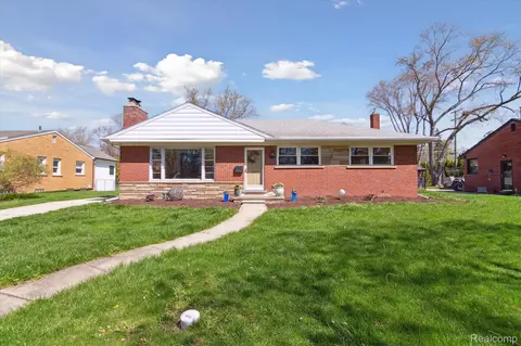 16976 Beverly Rd, Beverly Hills, MI 48025