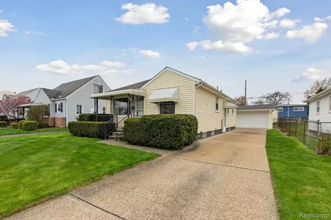 3570 15th St, Wyandotte, MI 48192