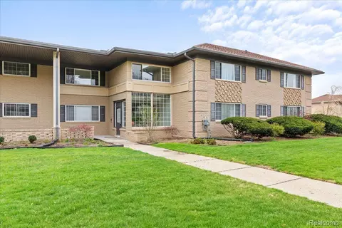 2311 Walton Blvd #42, Rochester Hills, MI 48309