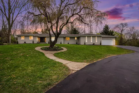 10975 Four Lakes Dr, Green Oak, MI 48178