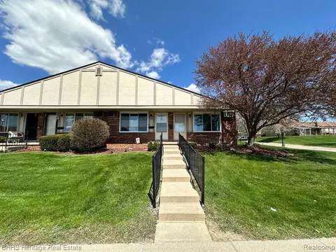 25255 Franklin Ter, South Lyon, MI 48178