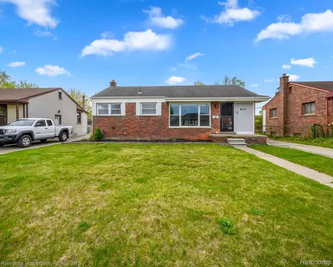 811 Radcliff St, Garden City, MI 48135