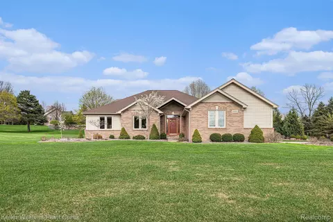 68370 Appleview Dr, Washington, MI 48095