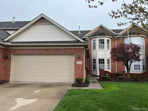 21625 Knights Ln, Trenton, MI 48183