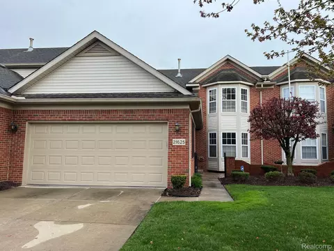 21625 Knights Ln, Brownstown, MI 48183