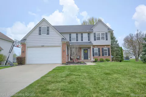 4431 Daniel Dr, Grand Blanc, MI 48439