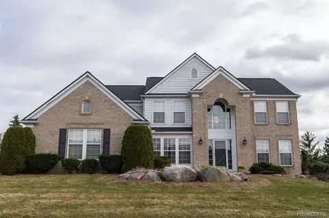 4320 Redding Cir, Grand Blanc, MI 48439
