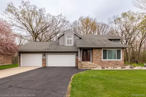 7920 Stout Ave, Grosse Ile, MI 48138