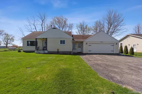 8366 E Atherton Rd, Davison, MI 48423