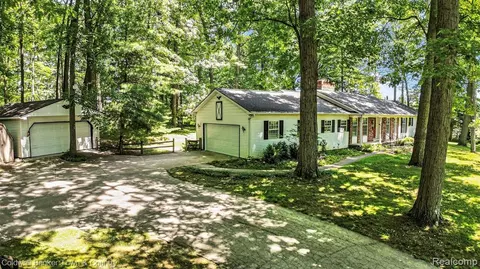 2489 Clyde Rd, Howell, MI 48855