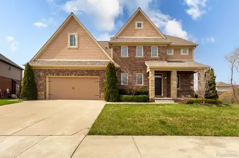 52155 Pawnee Dr, Macomb, MI 48042