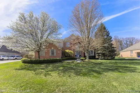 3581 Park Meadow Dr, Lake Orion, MI 48362