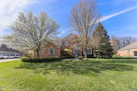 3581 Park Meadow Dr, Orion, MI 48362