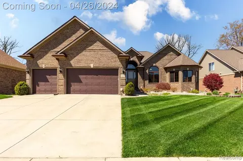 32170 Bondie Dr, Rockwood, MI 48173