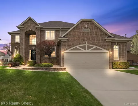 48478 Stoneacre Dr, Macomb, MI 48044