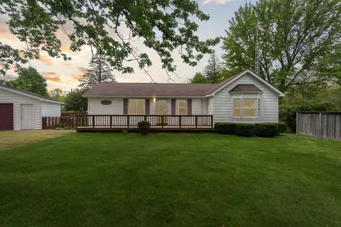 14446 North Rd, Fenton, MI 48430