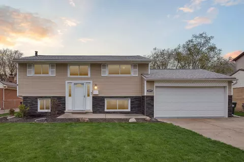 11093 Lesure Dr, Sterling Heights, MI 48312